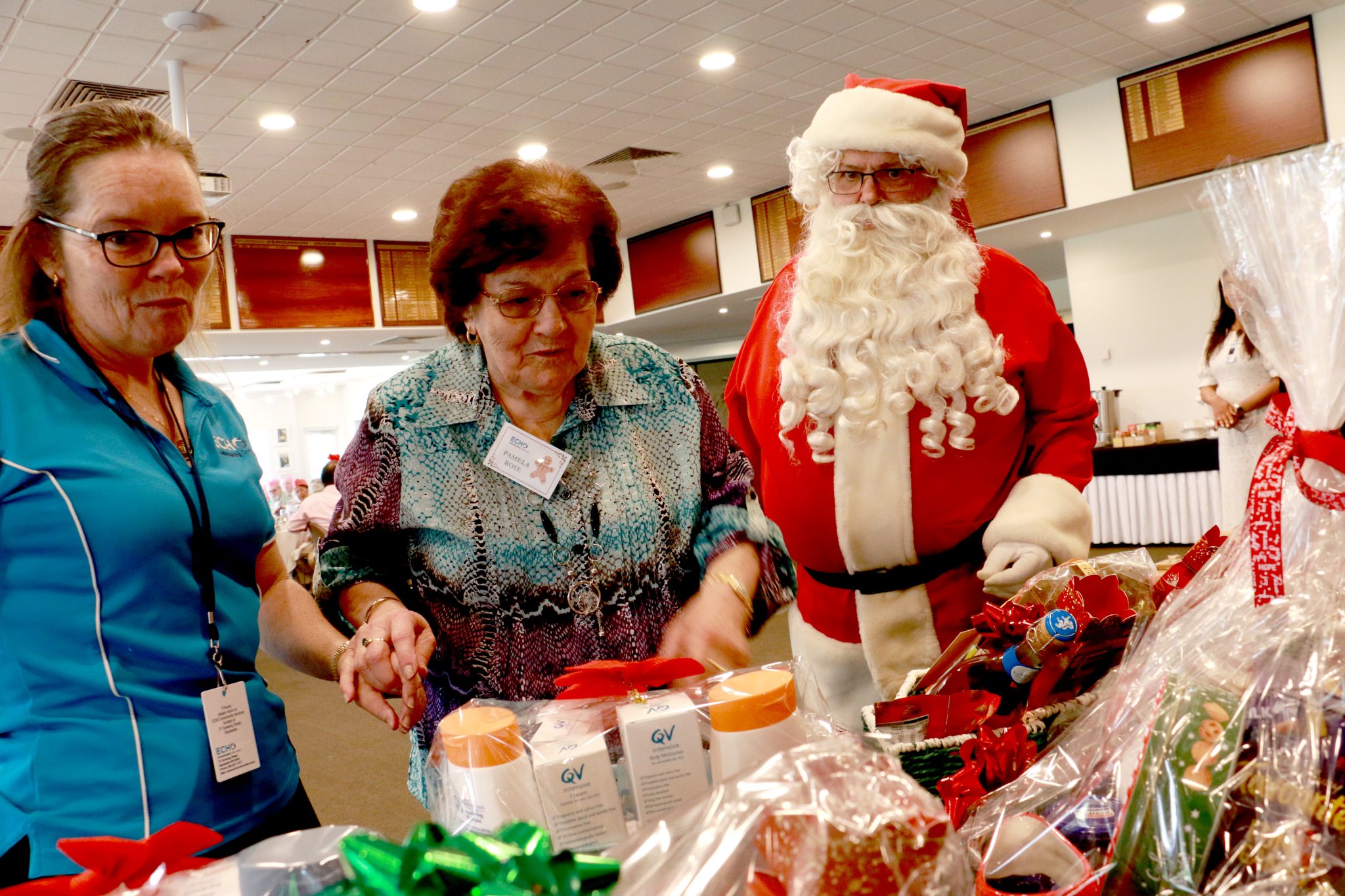Happy winners at our 2024 Christmas lunch | ECHO Community Services